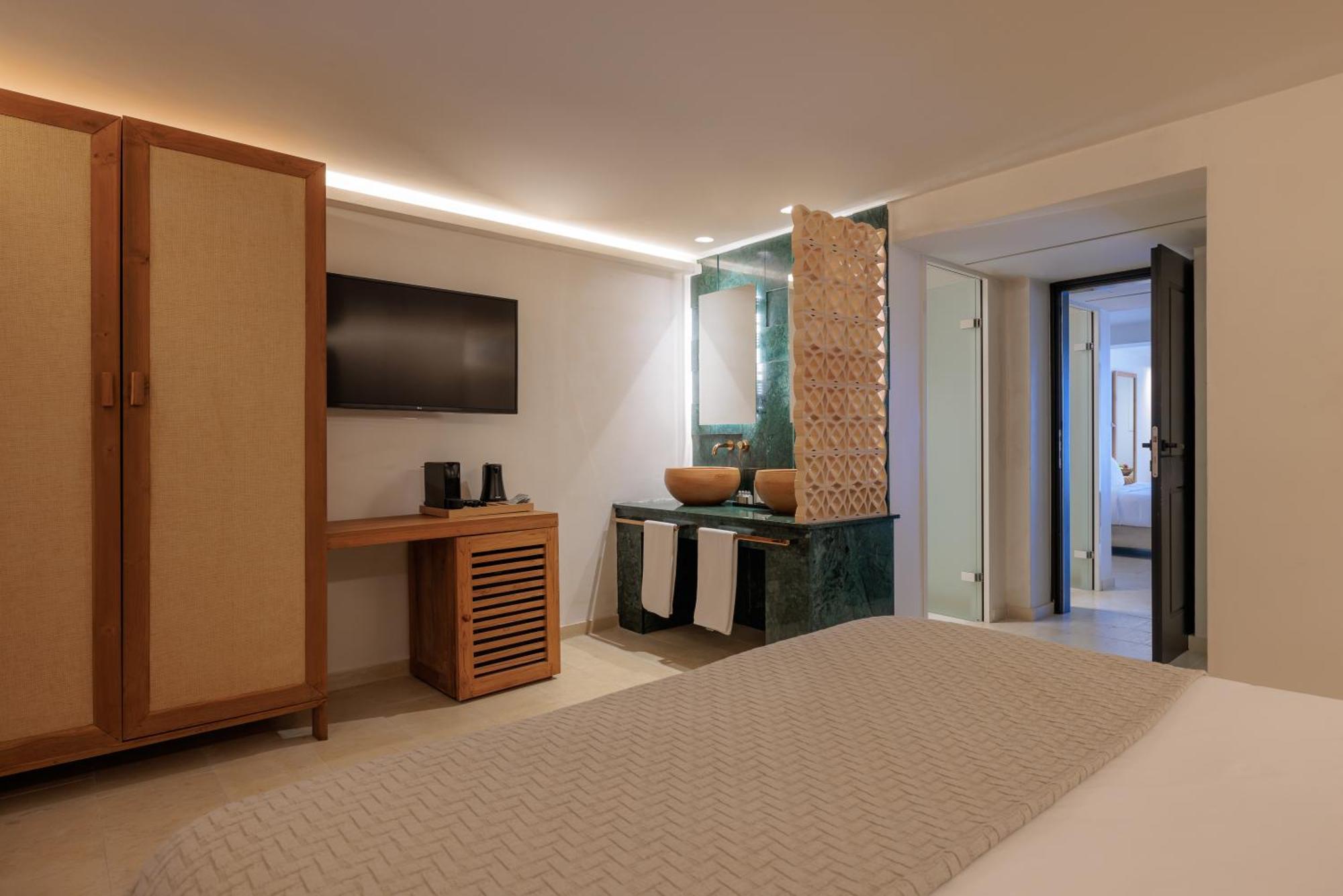 Friends & Family 2 Bedroom Suite Private Pool