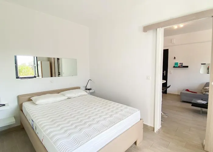 Beautiful Apartment In Platis Gialos