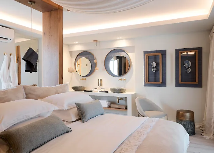 Platys Gialos (Mykonos) hotels near Cavo Paradiso