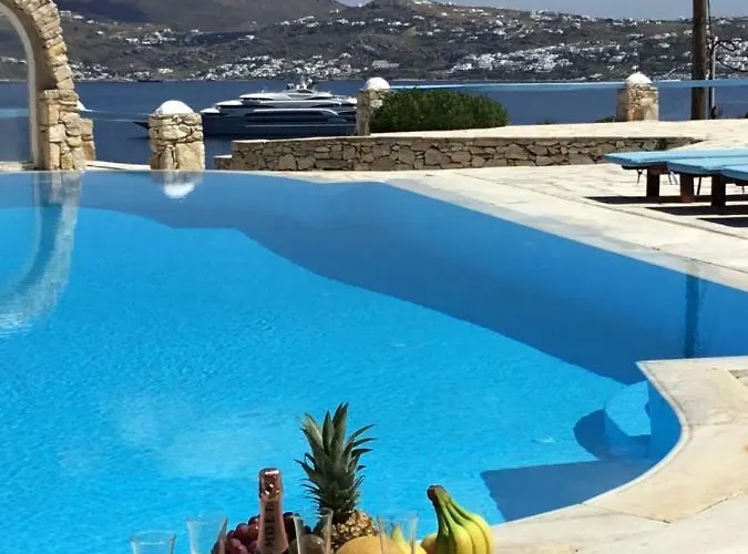Ornos (Mykonos) hotels near Church of Paraportiani